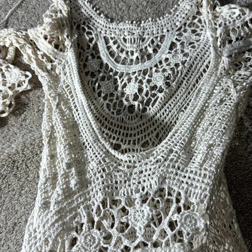 Size M Cupshe swimsuit cover-up. - Picture 4 of 6